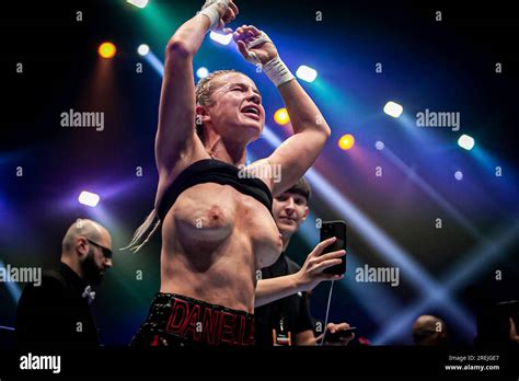 daniella hemsley celebration uncut|Kingpyn Boxing results: Daniella Hemsley flashes audience after。